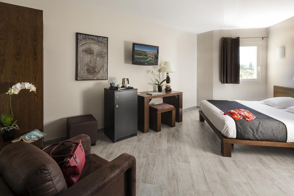 Le Ya'Tis Hotel Saint-Laurent-des-Arbres Luaran gambar