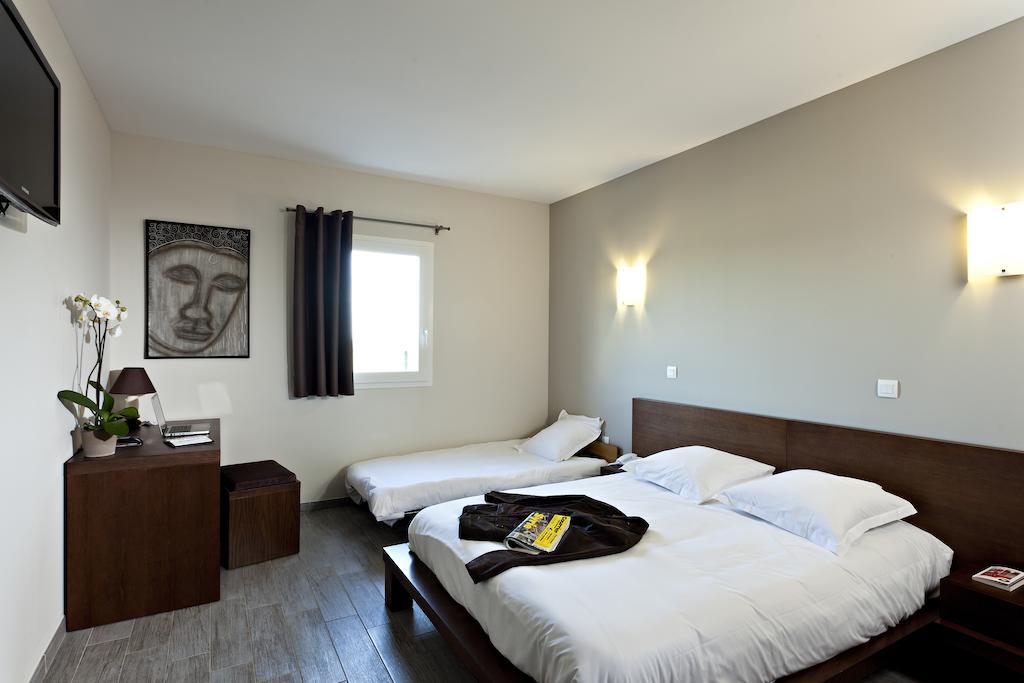 Le Ya'Tis Hotel Saint-Laurent-des-Arbres Luaran gambar