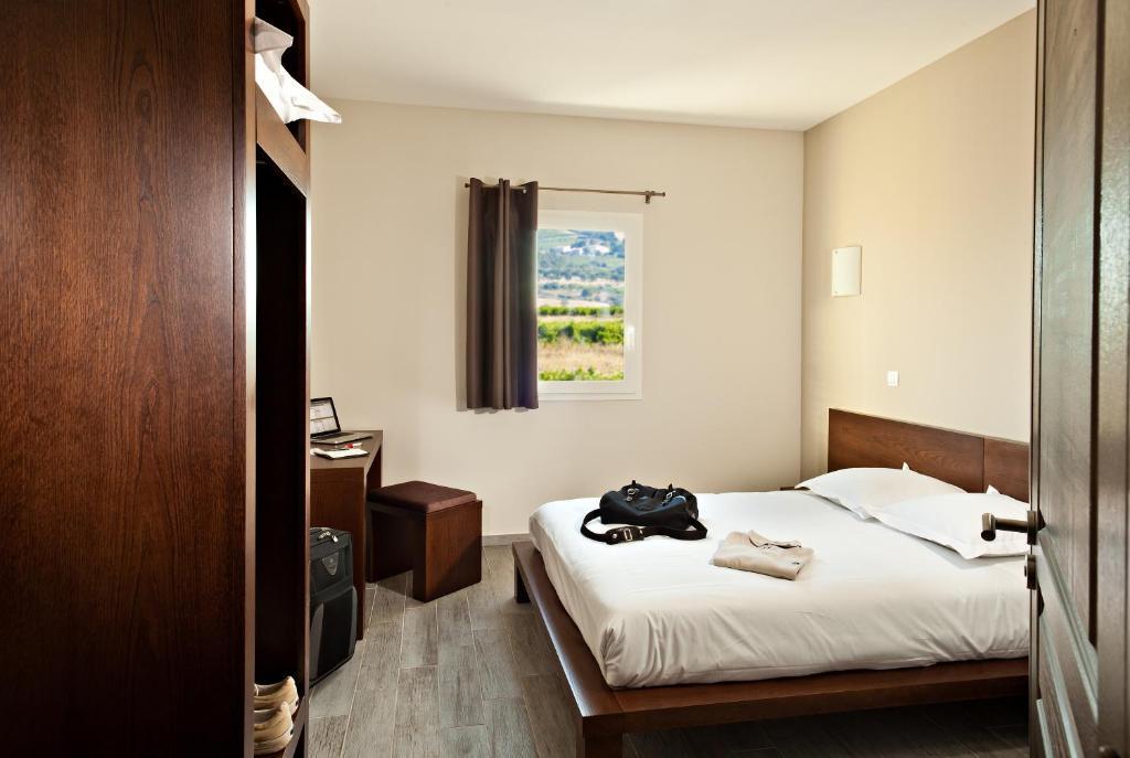 Le Ya'Tis Hotel Saint-Laurent-des-Arbres Bilik gambar