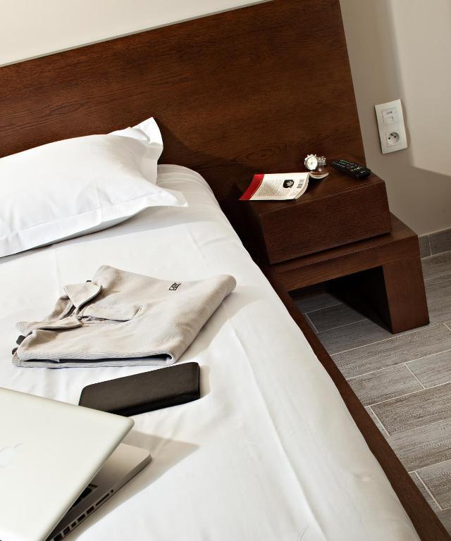 Le Ya'Tis Hotel Saint-Laurent-des-Arbres Bilik gambar