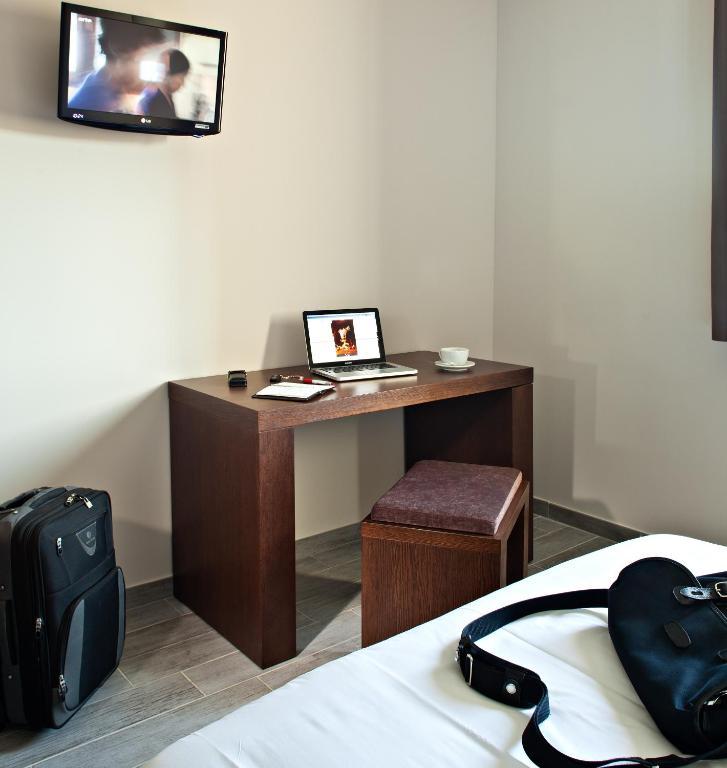 Le Ya'Tis Hotel Saint-Laurent-des-Arbres Bilik gambar