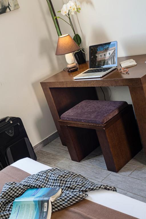 Le Ya'Tis Hotel Saint-Laurent-des-Arbres Bilik gambar