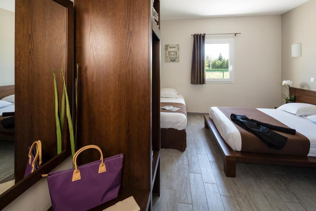 Le Ya'Tis Hotel Saint-Laurent-des-Arbres Bilik gambar
