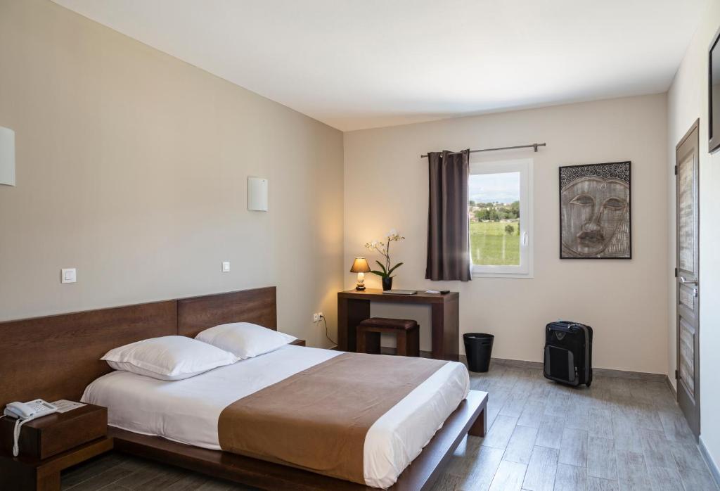 Le Ya'Tis Hotel Saint-Laurent-des-Arbres Bilik gambar