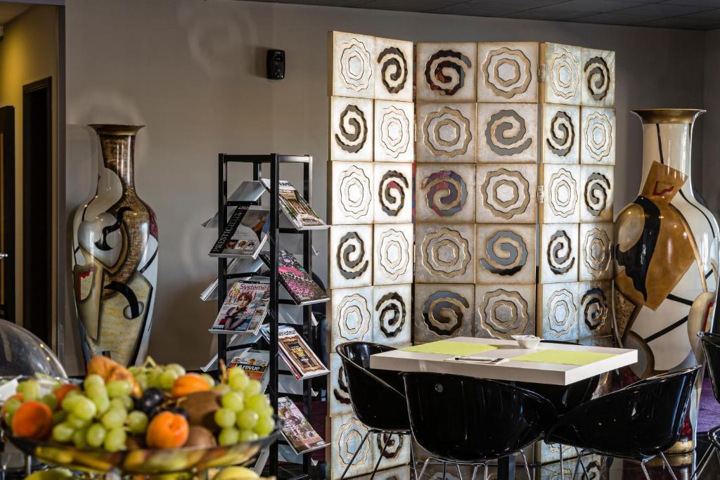 Le Ya'Tis Hotel Saint-Laurent-des-Arbres Luaran gambar