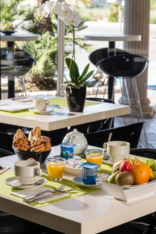 Le Ya'Tis Hotel Saint-Laurent-des-Arbres Luaran gambar