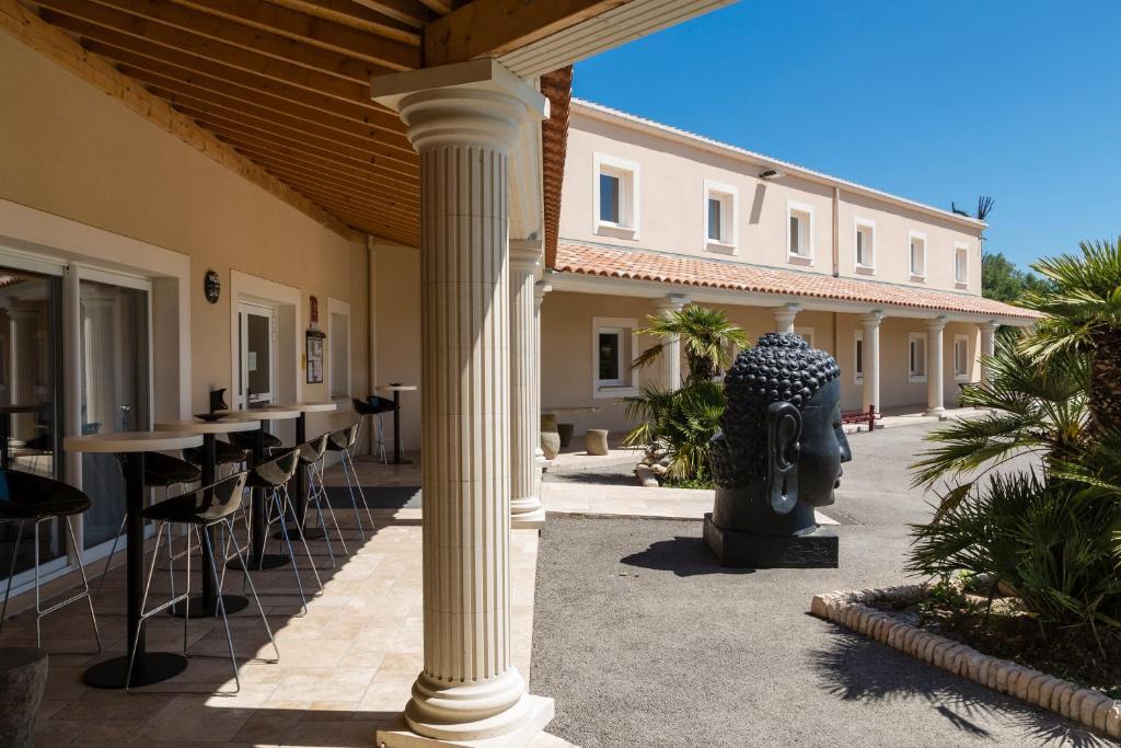 Le Ya'Tis Hotel Saint-Laurent-des-Arbres Luaran gambar