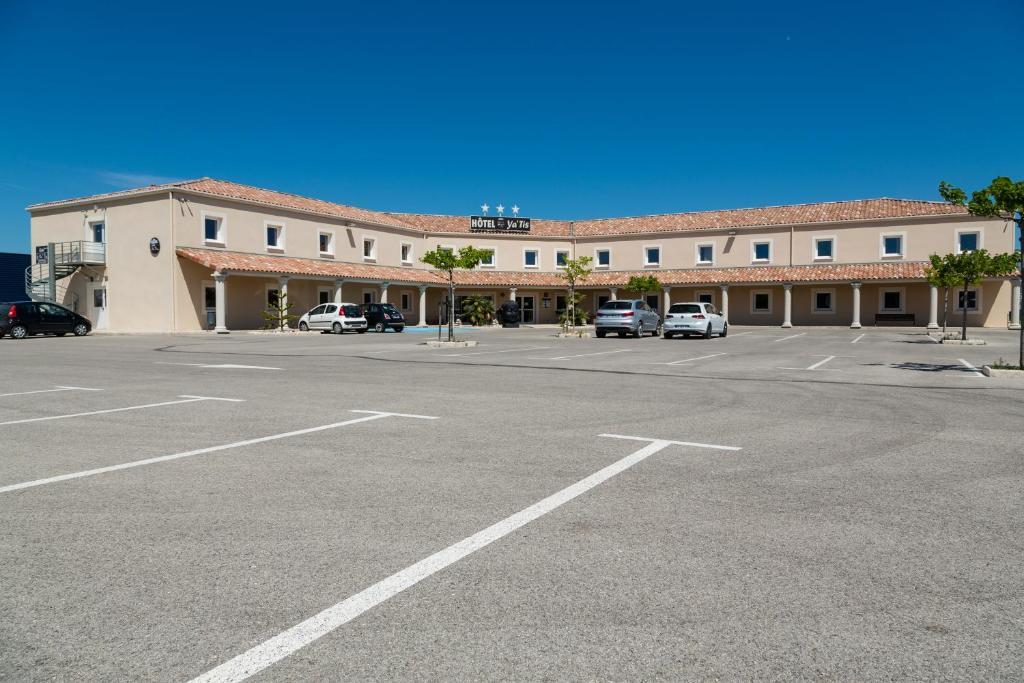 Le Ya'Tis Hotel Saint-Laurent-des-Arbres Luaran gambar