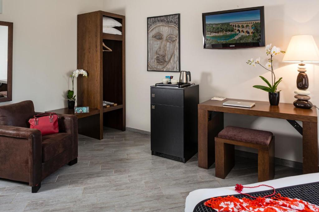 Le Ya'Tis Hotel Saint-Laurent-des-Arbres Luaran gambar