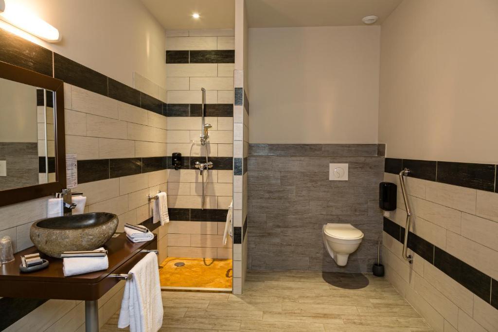 Le Ya'Tis Hotel Saint-Laurent-des-Arbres Luaran gambar