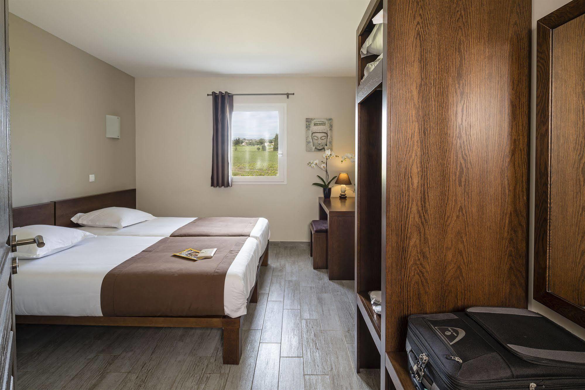 Le Ya'Tis Hotel Saint-Laurent-des-Arbres Luaran gambar