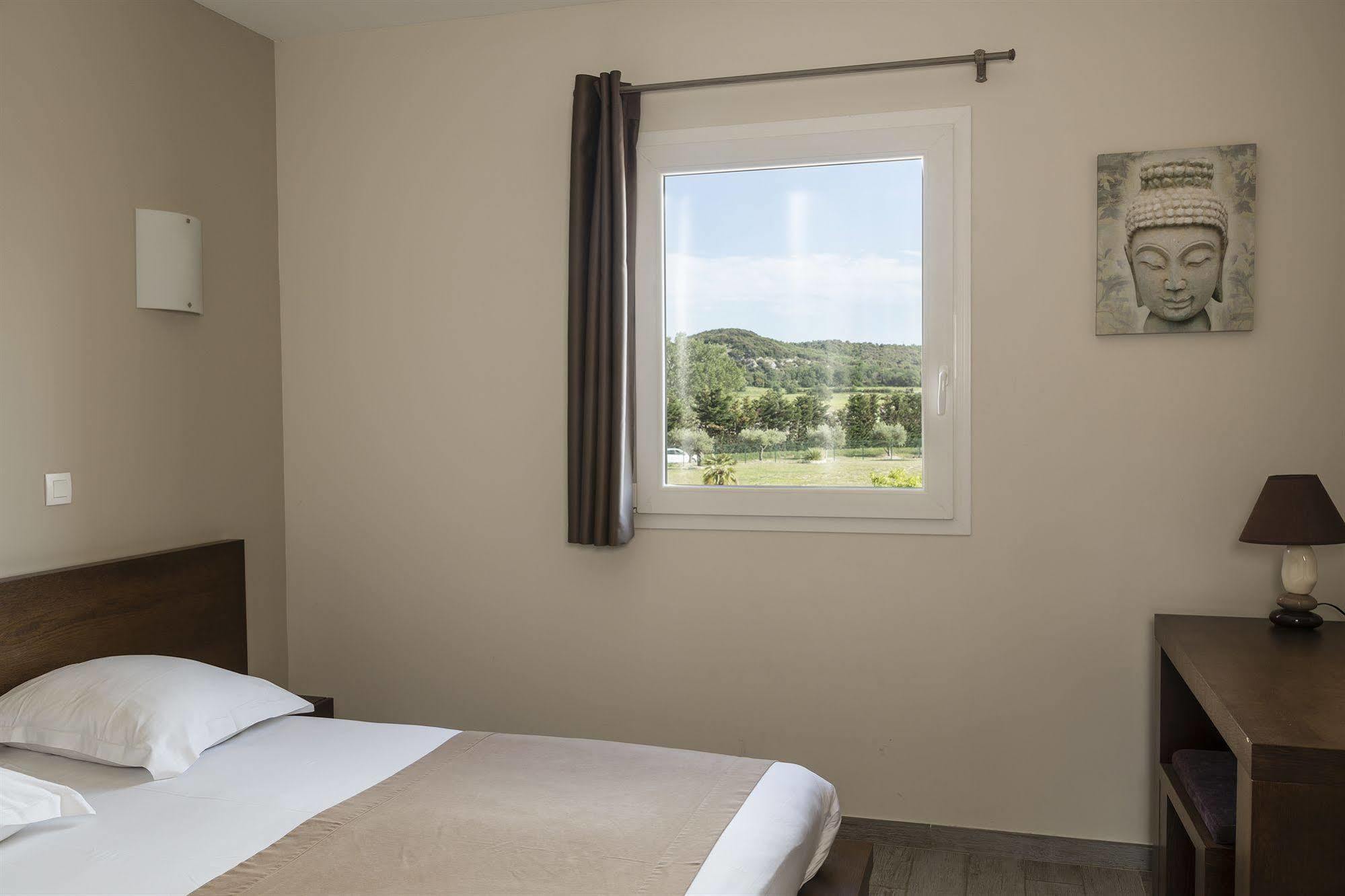 Le Ya'Tis Hotel Saint-Laurent-des-Arbres Luaran gambar
